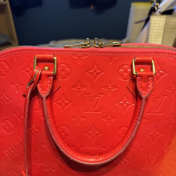 Louis Vuitton Red Alma Vernis - Picture 1 of 12
